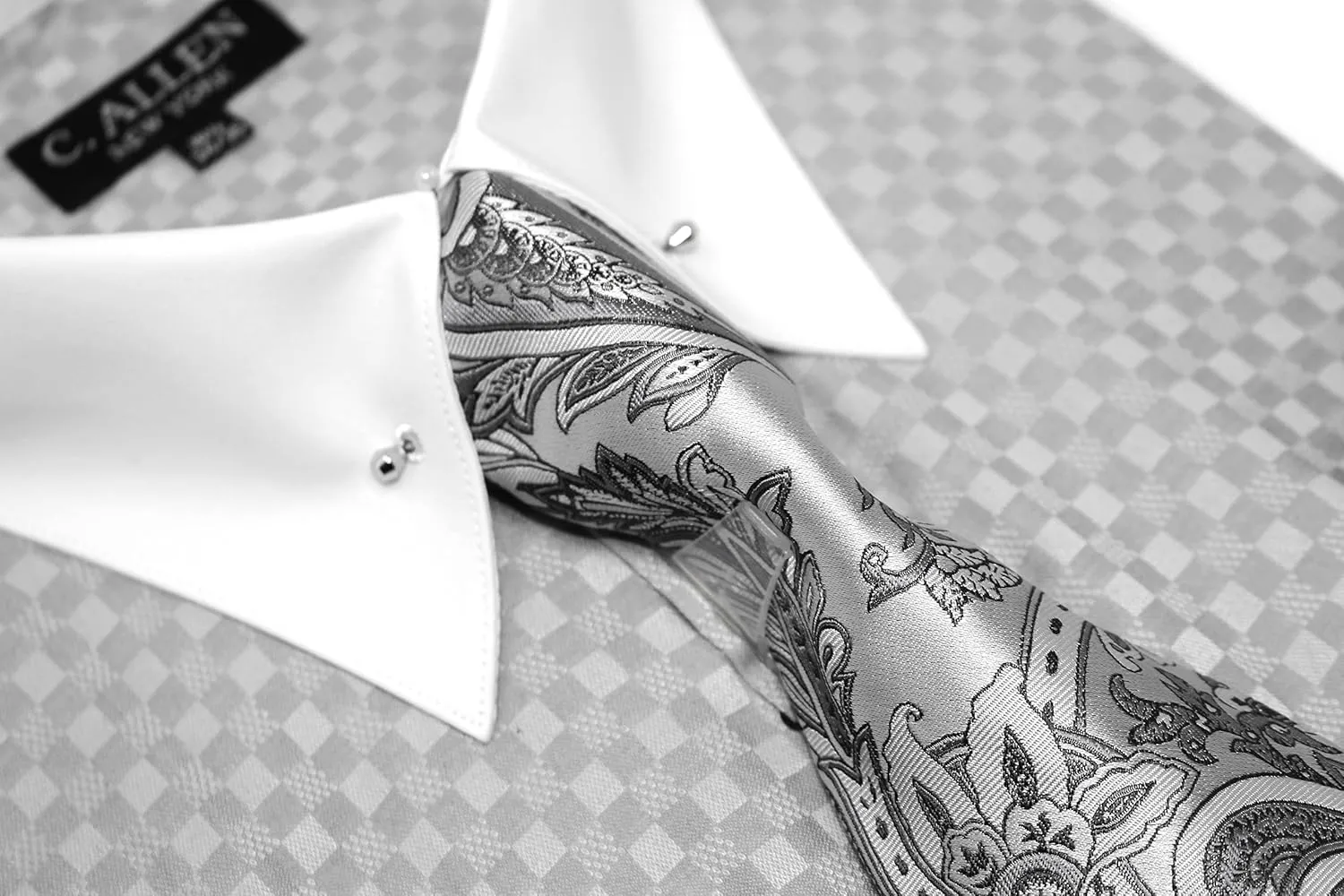 Men's Checkerd Pattern Regular Fit French Cuffs Long Sleeve Dress Shirts with Tie Hanky Cufflinks Collar Bar Combo