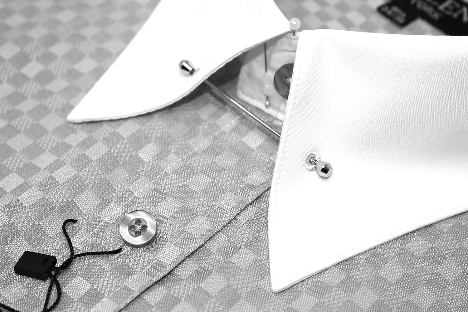 Men's Checkerd Pattern Regular Fit French Cuffs Long Sleeve Dress Shirts with Tie Hanky Cufflinks Collar Bar Combo